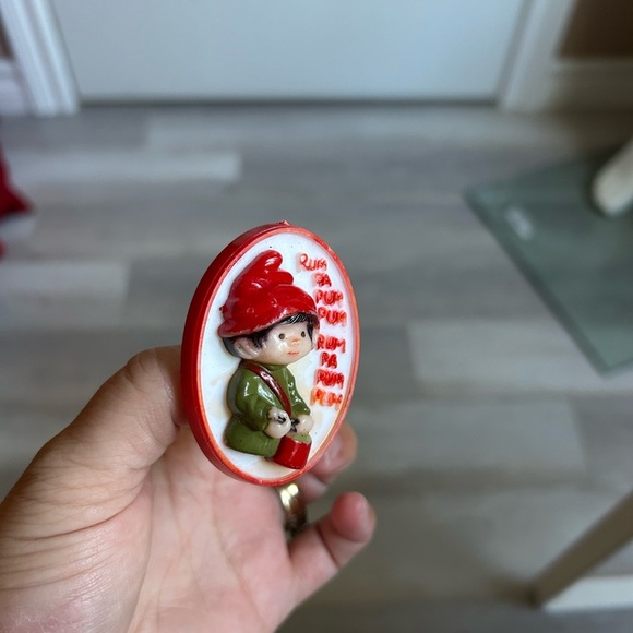 4/$100 Drumming little boy 1970 vintage brooch 🥁 - Picture 3 of 7